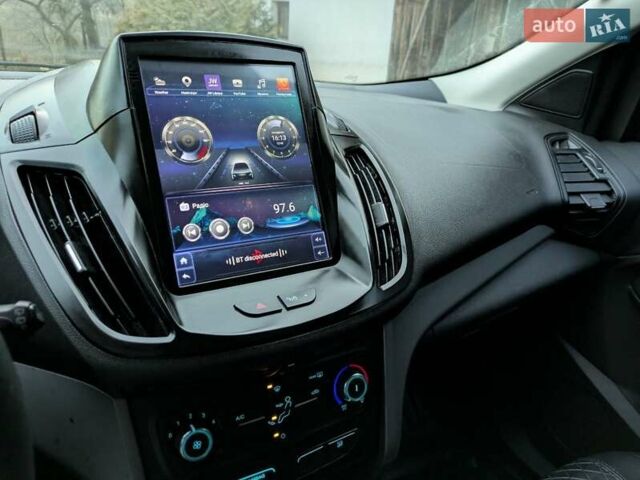 Серый Форд Эскейп, объемом двигателя 2.5 л и пробегом 247 тыс. км за 10300 $, фото 12 на Automoto.ua