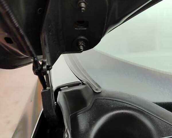 Сірий Форд Ескейп, об'ємом двигуна 2 л та пробігом 204 тис. км за 12200 $, фото 35 на Automoto.ua