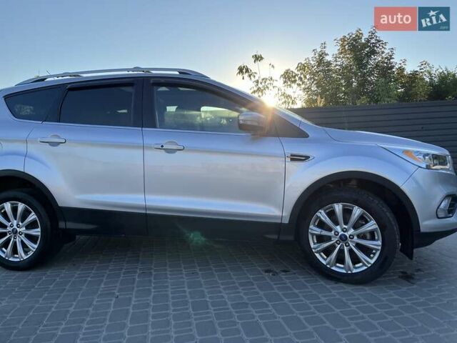 Серый Форд Эскейп, объемом двигателя 2 л и пробегом 117 тыс. км за 16500 $, фото 2 на Automoto.ua