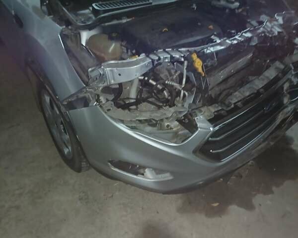 Серый Форд Эскейп, объемом двигателя 1.5 л и пробегом 142 тыс. км за 6500 $, фото 2 на Automoto.ua