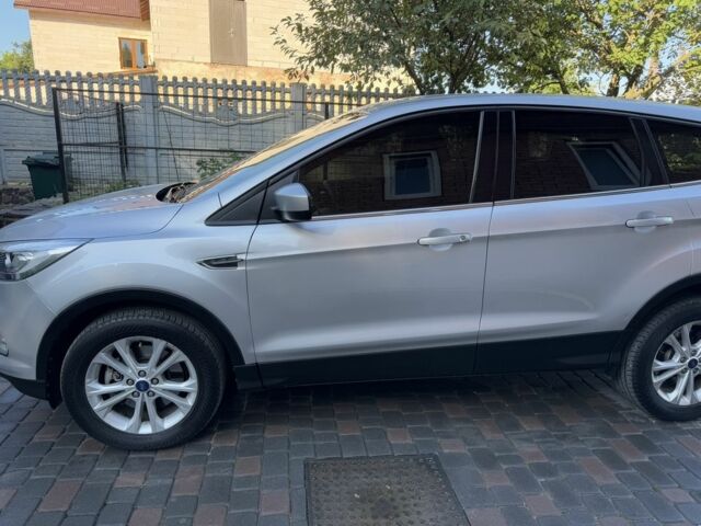 Сірий Форд Ескейп, об'ємом двигуна 2 л та пробігом 138 тис. км за 9600 $, фото 2 на Automoto.ua