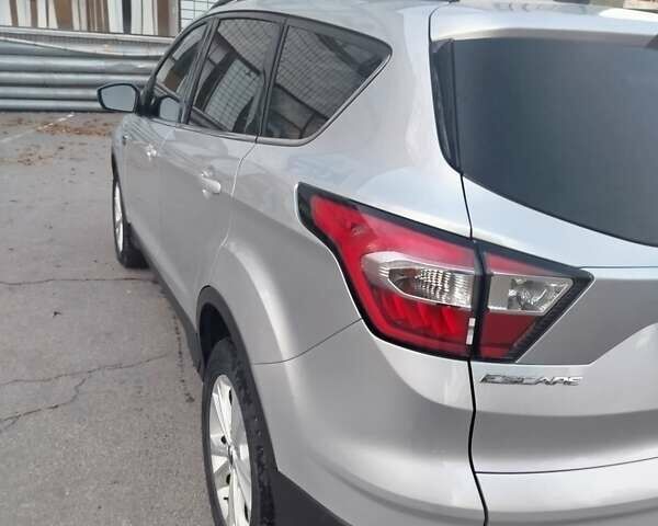 Форд Эскейп 2017 в Немирове на Automoto.ua Серый Форд Эскейп, объемом двигателя 1.5 л и пробегом 118 тыс. км за 14000 $, фото 4 на Automoto.ua