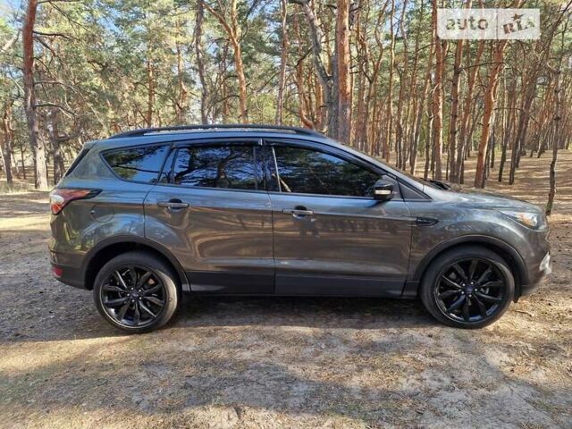 Сірий Форд Ескейп, об'ємом двигуна 2 л та пробігом 110 тис. км за 15400 $, фото 2 на Automoto.ua
