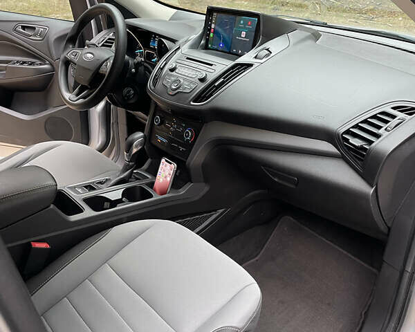 Серый Форд Эскейп, объемом двигателя 2.5 л и пробегом 141 тыс. км за 12500 $, фото 16 на Automoto.ua