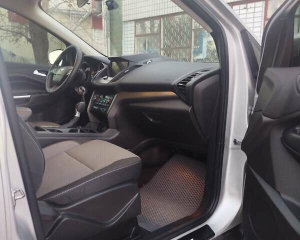 Форд Эскейп 2017 в Немирове на Automoto.ua Серый Форд Эскейп, объемом двигателя 1.5 л и пробегом 118 тыс. км за 14000 $, фото 14 на Automoto.ua