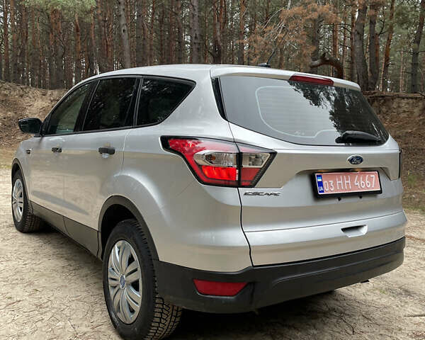 Серый Форд Эскейп, объемом двигателя 2.5 л и пробегом 141 тыс. км за 12500 $, фото 5 на Automoto.ua