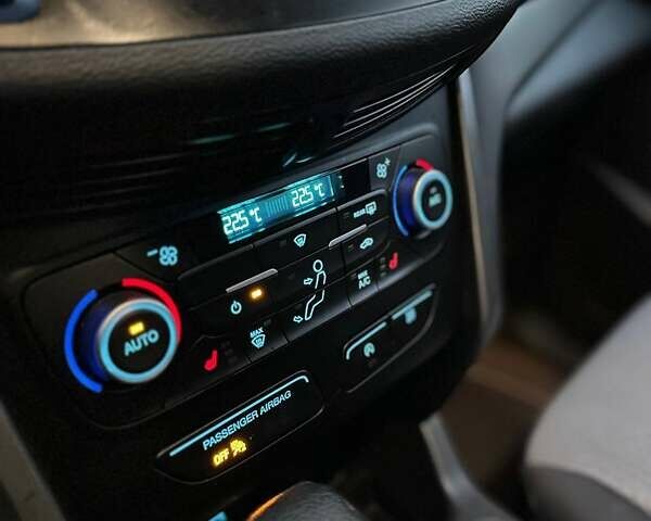 Серый Форд Эскейп, объемом двигателя 1.5 л и пробегом 190 тыс. км за 10700 $, фото 31 на Automoto.ua