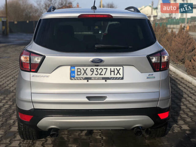 Сірий Форд Ескейп, об'ємом двигуна 1.5 л та пробігом 59 тис. км за 14300 $, фото 2 на Automoto.ua