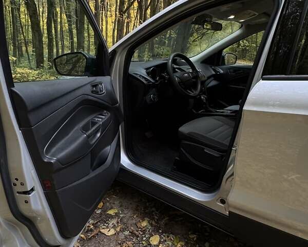 Форд Эскейп 2018 в Остоге на Automoto.ua Серый Форд Эскейп, объемом двигателя 2.5 л и пробегом 177 тыс. км за 11600 $, фото 9 на Automoto.ua