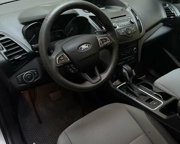 Форд Эскейп 2018 в Остоге на Automoto.ua Серый Форд Эскейп, объемом двигателя 2.5 л и пробегом 177 тыс. км за 11600 $, фото 12 на Automoto.ua