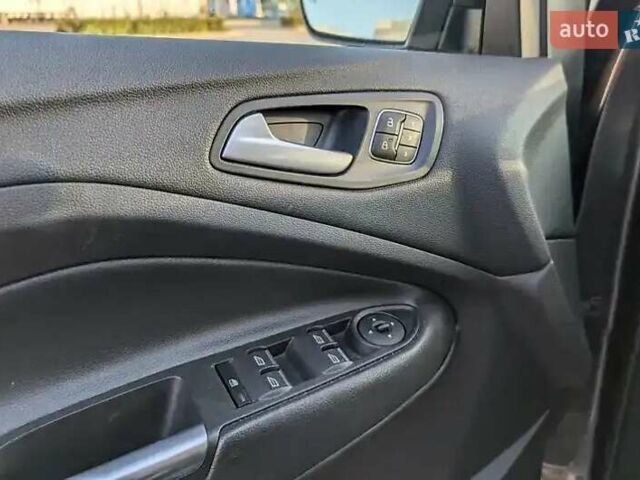 Сірий Форд Ескейп, об'ємом двигуна 2 л та пробігом 154 тис. км за 13500 $, фото 9 на Automoto.ua