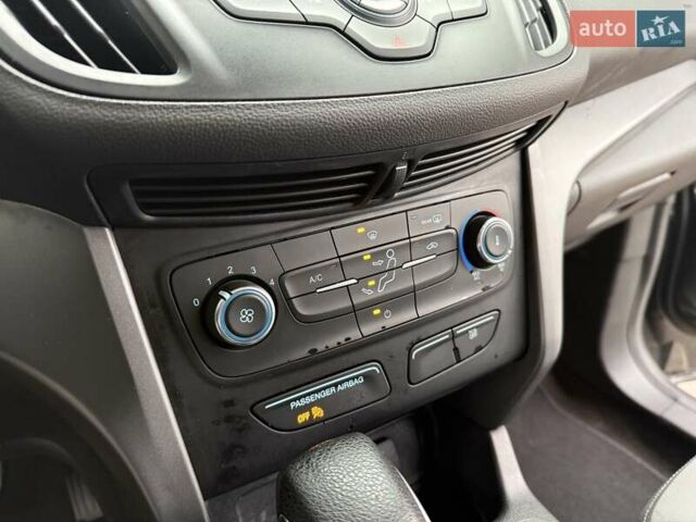 Серый Форд Эскейп, объемом двигателя 2.5 л и пробегом 148 тыс. км за 13500 $, фото 16 на Automoto.ua