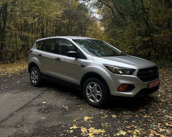 Форд Эскейп 2018 в Остоге на Automoto.ua Серый Форд Эскейп, объемом двигателя 2.5 л и пробегом 177 тыс. км за 11600 $, фото 3 на Automoto.ua