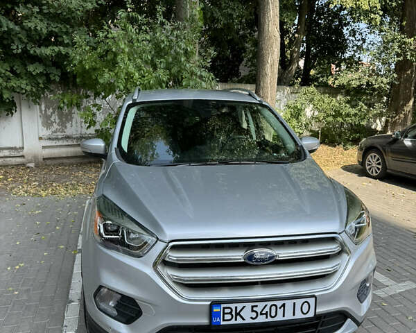 Сірий Форд Ескейп, об'ємом двигуна 2 л та пробігом 91 тис. км за 17000 $, фото 2 на Automoto.ua