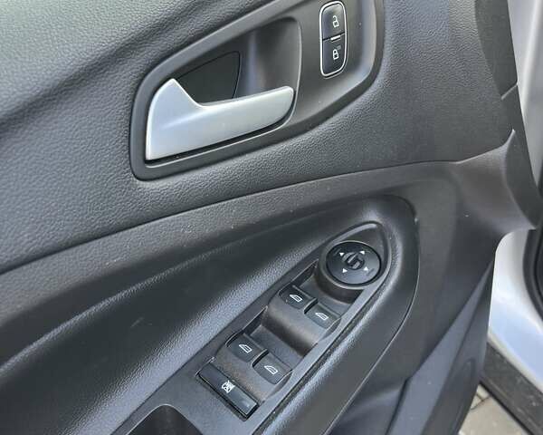 Серый Форд Эскейп, объемом двигателя 2 л и пробегом 231 тыс. км за 12100 $, фото 15 на Automoto.ua