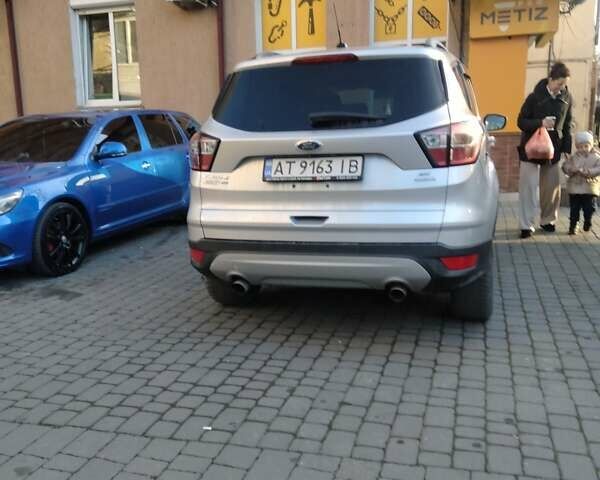 Сірий Форд Ескейп, об'ємом двигуна 1.5 л та пробігом 152 тис. км за 13000 $, фото 3 на Automoto.ua