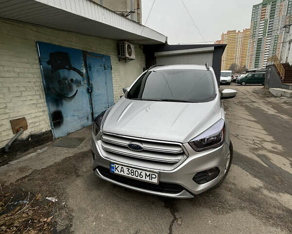 Серый Форд Эскейп, объемом двигателя 1.5 л и пробегом 97 тыс. км за 11000 $, фото 1 на Automoto.ua