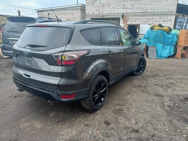 Сірий Форд Ескейп, об'ємом двигуна 0 л та пробігом 130 тис. км за 10500 $, фото 1 на Automoto.ua