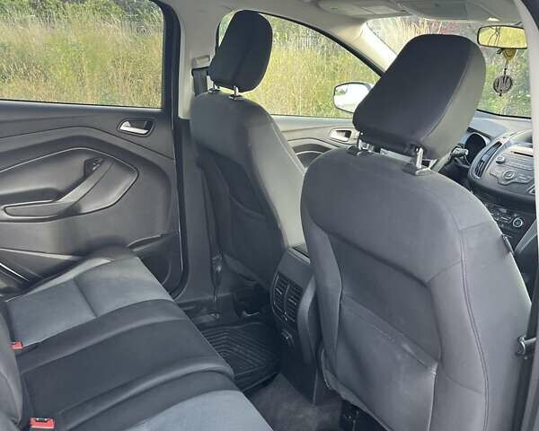 Серый Форд Эскейп, объемом двигателя 2 л и пробегом 231 тыс. км за 12100 $, фото 12 на Automoto.ua