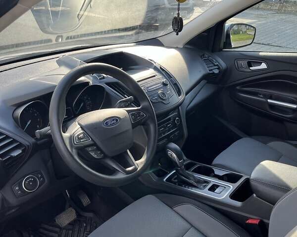 Серый Форд Эскейп, объемом двигателя 2 л и пробегом 231 тыс. км за 12100 $, фото 7 на Automoto.ua