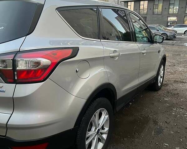Серый Форд Эскейп, объемом двигателя 1.5 л и пробегом 190 тыс. км за 10700 $, фото 19 на Automoto.ua