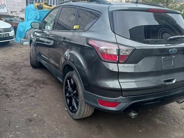 Сірий Форд Ескейп, об'ємом двигуна 0 л та пробігом 130 тис. км за 10500 $, фото 2 на Automoto.ua