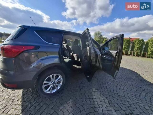 Серый Форд Эскейп, объемом двигателя 1.5 л и пробегом 195 тыс. км за 12700 $, фото 2 на Automoto.ua