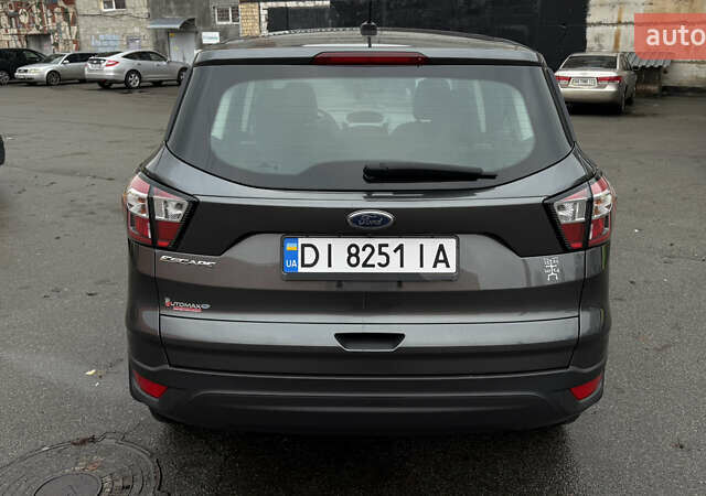 Серый Форд Эскейп, объемом двигателя 2.5 л и пробегом 118 тыс. км за 14600 $, фото 7 на Automoto.ua