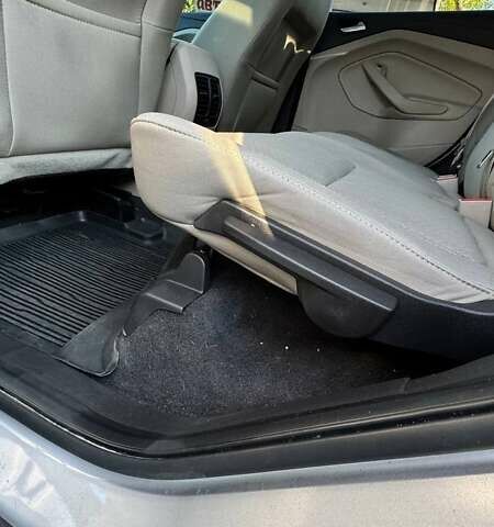 Серый Форд Эскейп, объемом двигателя 1.5 л и пробегом 122 тыс. км за 13900 $, фото 5 на Automoto.ua