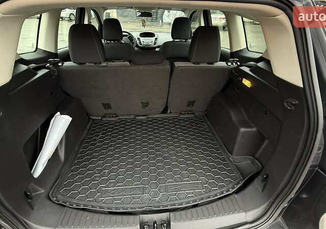 Серый Форд Эскейп, объемом двигателя 2.5 л и пробегом 118 тыс. км за 14600 $, фото 8 на Automoto.ua