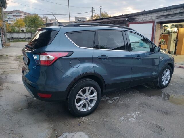 Серый Форд Эскейп, объемом двигателя 0 л и пробегом 188 тыс. км за 13000 $, фото 2 на Automoto.ua