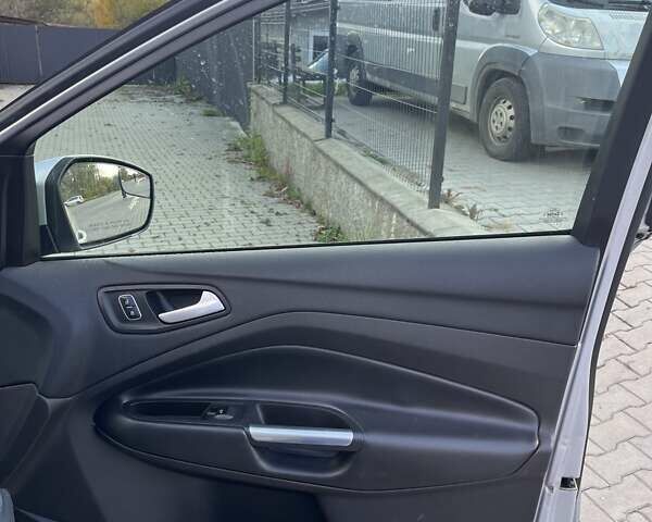 Серый Форд Эскейп, объемом двигателя 2 л и пробегом 231 тыс. км за 12100 $, фото 4 на Automoto.ua