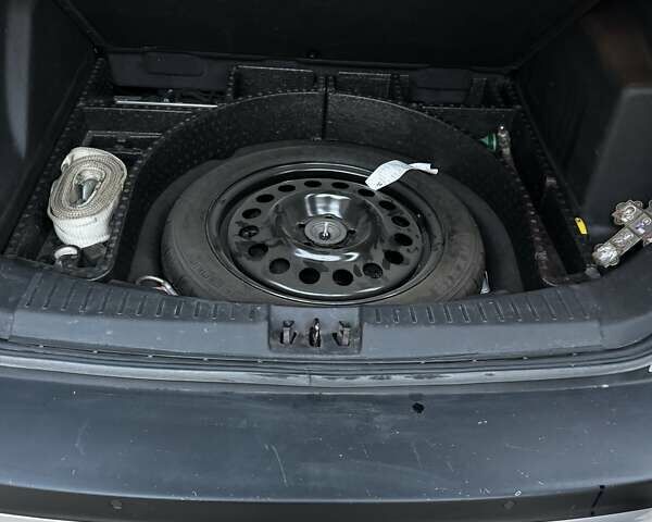 Серый Форд Эскейп, объемом двигателя 2 л и пробегом 81 тыс. км за 17300 $, фото 5 на Automoto.ua