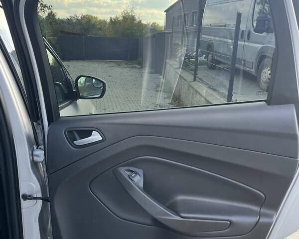 Серый Форд Эскейп, объемом двигателя 2 л и пробегом 231 тыс. км за 12100 $, фото 5 на Automoto.ua