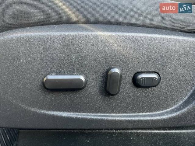 Серый Форд Эскейп, объемом двигателя 2 л и пробегом 231 тыс. км за 12100 $, фото 18 на Automoto.ua