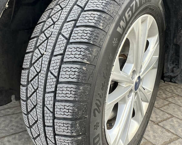 Сірий Форд Ескейп, об'ємом двигуна 1.5 л та пробігом 150 тис. км за 13900 $, фото 3 на Automoto.ua