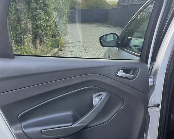 Серый Форд Эскейп, объемом двигателя 2 л и пробегом 231 тыс. км за 12100 $, фото 19 на Automoto.ua