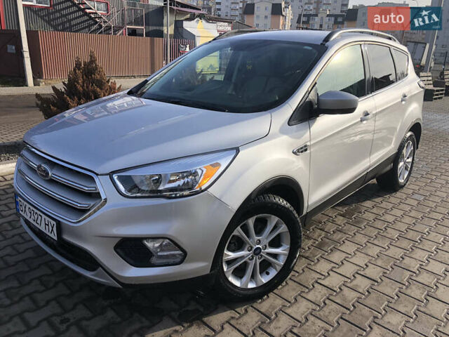 Сірий Форд Ескейп, об'ємом двигуна 1.5 л та пробігом 59 тис. км за 14300 $, фото 1 на Automoto.ua