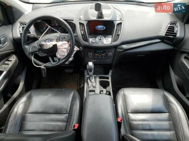 Серый Форд Эскейп, объемом двигателя 2 л и пробегом 130 тыс. км за 9600 $, фото 6 на Automoto.ua