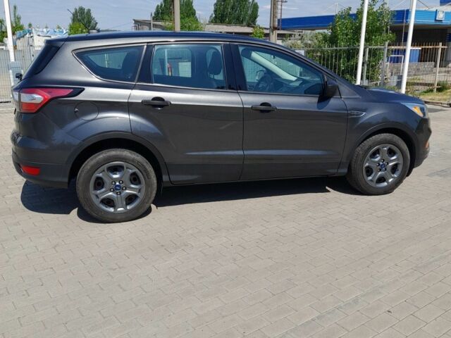 Серый Форд Эскейп, объемом двигателя 0 л и пробегом 220 тыс. км за 12500 $, фото 1 на Automoto.ua