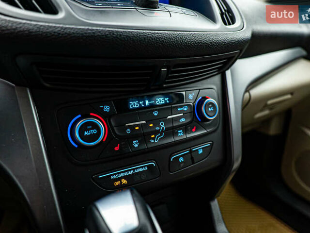 Серый Форд Эскейп, объемом двигателя 1.5 л и пробегом 106 тыс. км за 15261 $, фото 15 на Automoto.ua