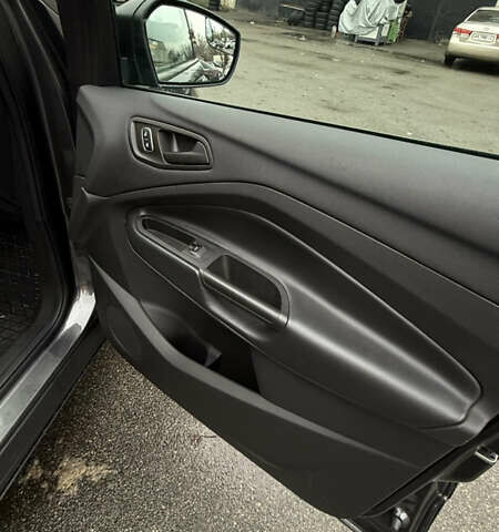 Серый Форд Эскейп, объемом двигателя 2.5 л и пробегом 118 тыс. км за 14600 $, фото 13 на Automoto.ua