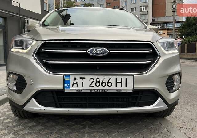 Серый Форд Эскейп, объемом двигателя 1.5 л и пробегом 82 тыс. км за 12000 $, фото 3 на Automoto.ua