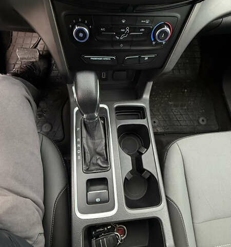 Серый Форд Эскейп, объемом двигателя 2.5 л и пробегом 118 тыс. км за 14600 $, фото 19 на Automoto.ua