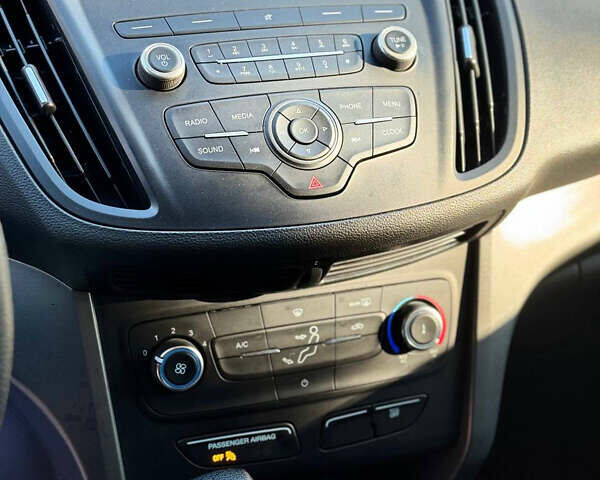 Серый Форд Эскейп, объемом двигателя 2.5 л и пробегом 150 тыс. км за 12900 $, фото 16 на Automoto.ua