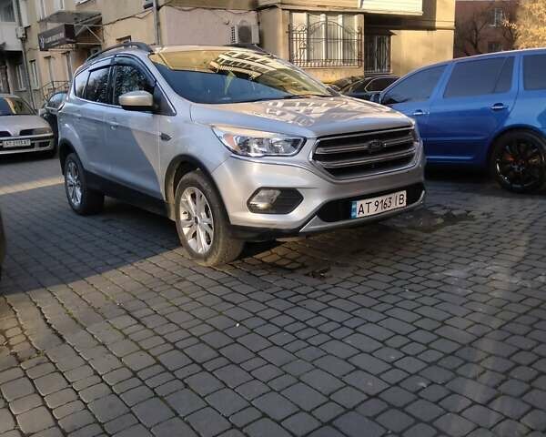 Сірий Форд Ескейп, об'ємом двигуна 1.5 л та пробігом 152 тис. км за 13000 $, фото 1 на Automoto.ua