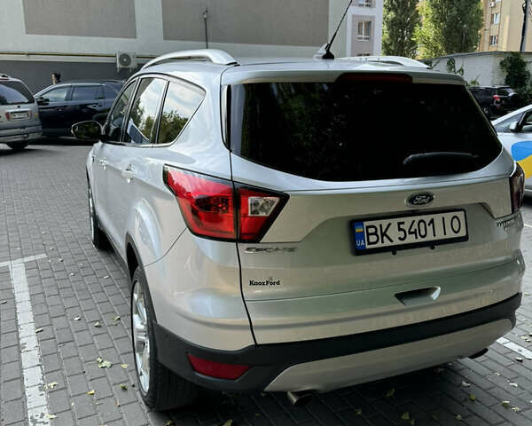 Сірий Форд Ескейп, об'ємом двигуна 2 л та пробігом 91 тис. км за 17000 $, фото 3 на Automoto.ua