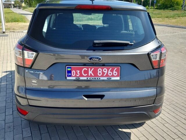 Серый Форд Эскейп, объемом двигателя 0 л и пробегом 220 тыс. км за 12500 $, фото 2 на Automoto.ua