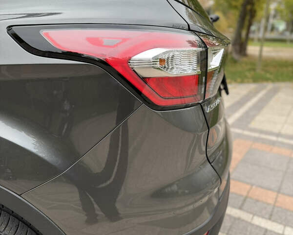 Серый Форд Эскейп, объемом двигателя 1.5 л и пробегом 159 тыс. км за 12500 $, фото 6 на Automoto.ua