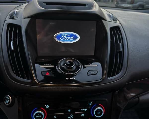 Серый Форд Эскейп, объемом двигателя 2 л и пробегом 81 тыс. км за 17300 $, фото 7 на Automoto.ua